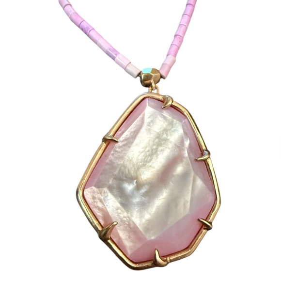 Kendra Scott Beatrix Long Beaded Pendant Necklace Pink Howlite Stone in Gold - Picture 3 of 7